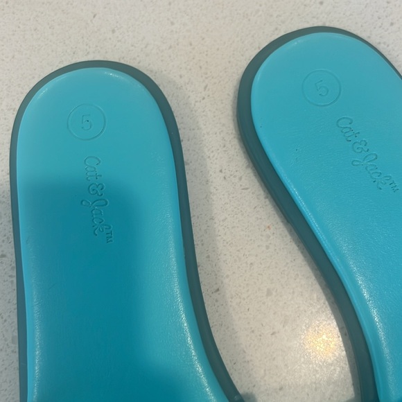 Cat & Jack Slides - Girls 5 - Picture 3 of 4